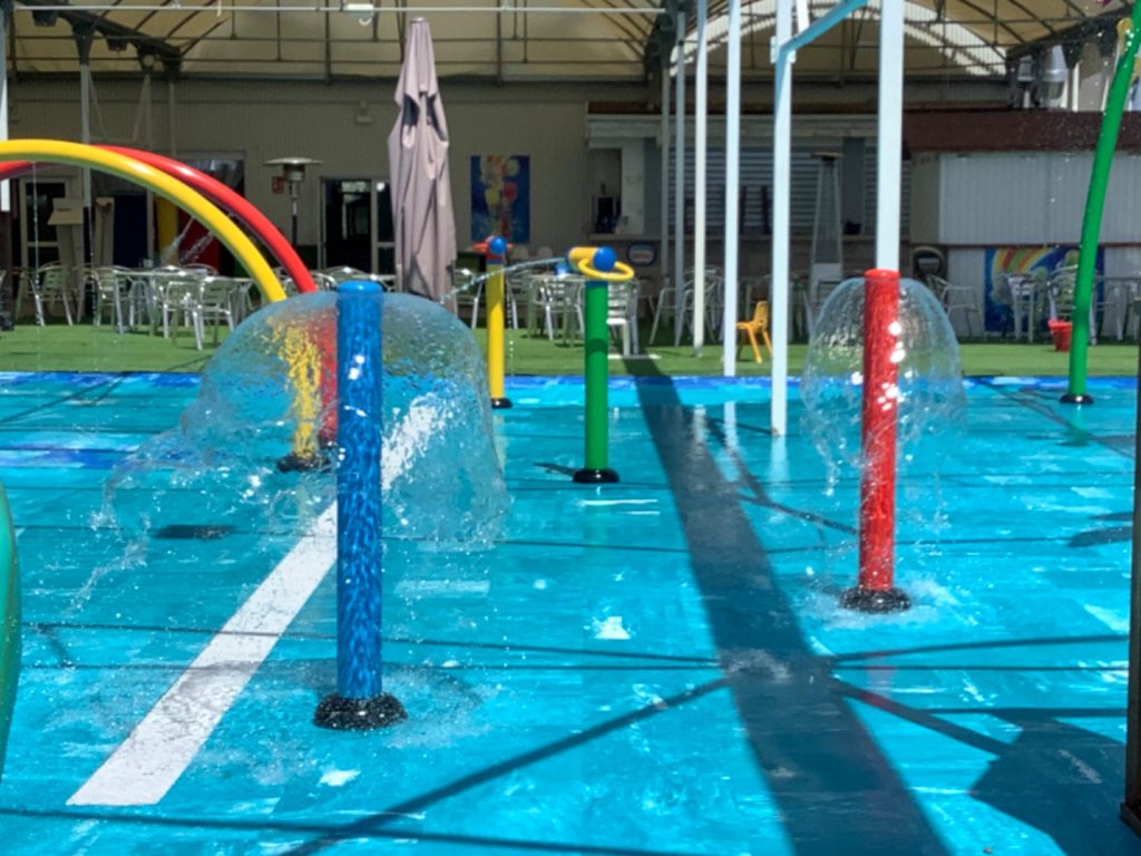 View of the splash pad with gomy floor surfaces